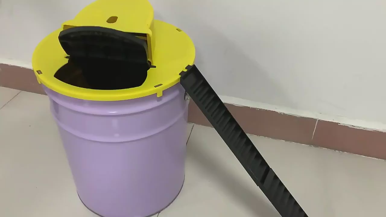 Video demonstrating Flip & Slide bucket trap lid in use