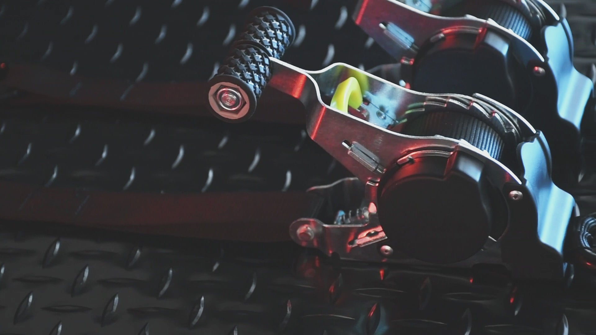 auto retractable ratchet strap demonstration video